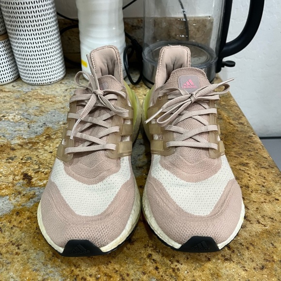 Adidas Ultraboost size 10 - Picture 2 of 9